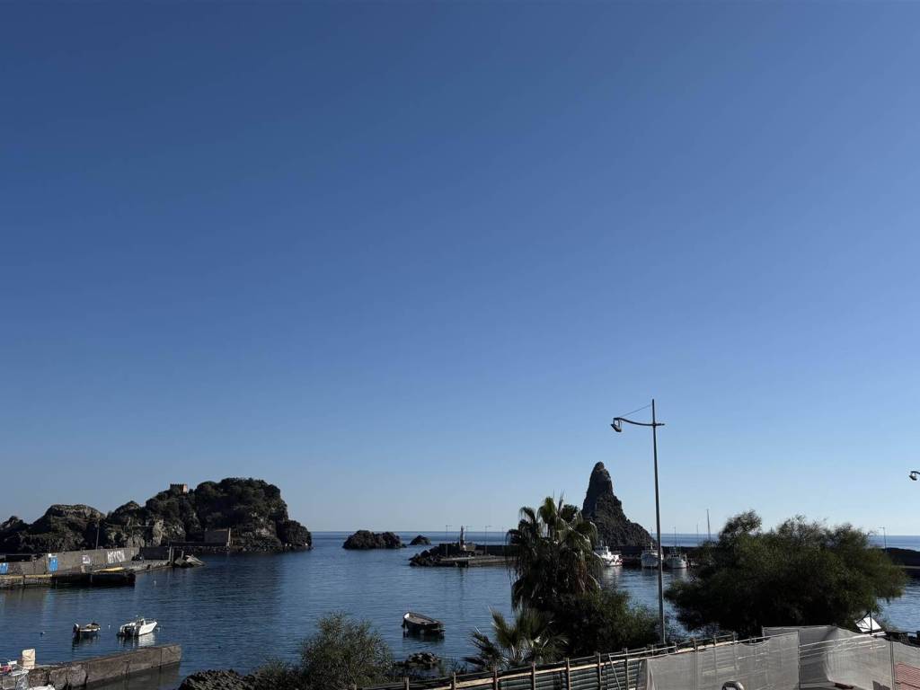 villa in vendita ad Aci Castello in zona Aci Trezza