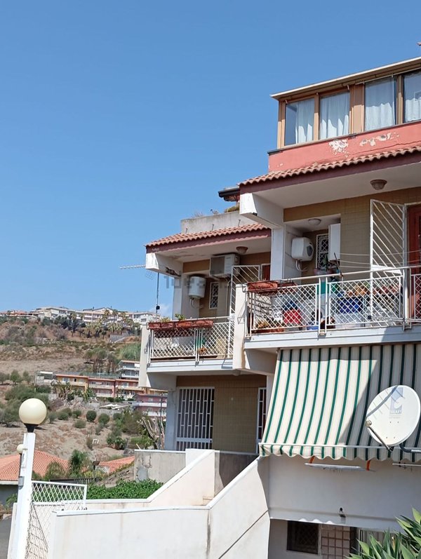 appartamento in vendita ad Aci Castello