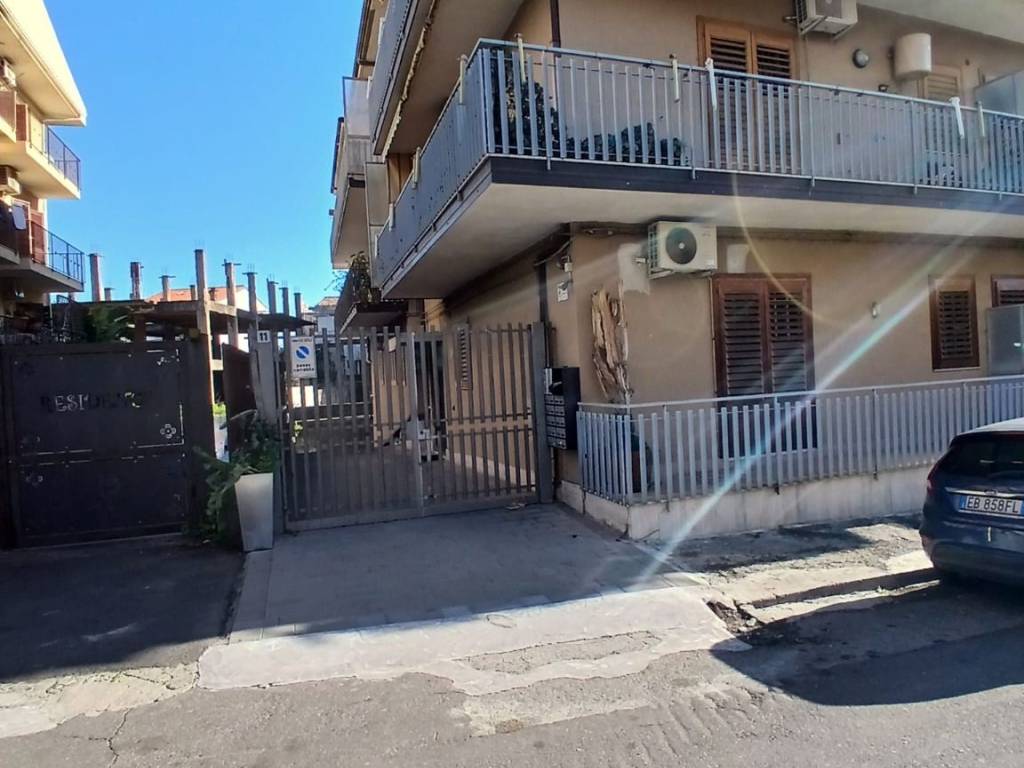 appartamento in vendita ad Aci Castello