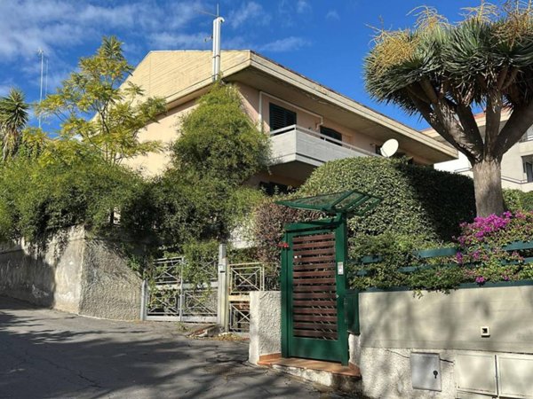 casa indipendente in vendita ad Aci Castello