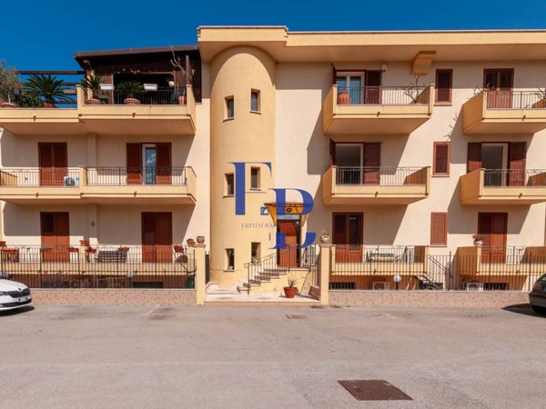 appartamento in vendita ad Aci Castello in zona Ficarazzi