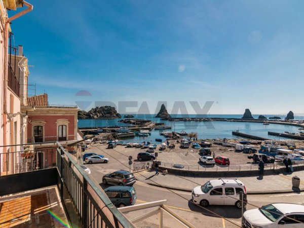 casa indipendente in vendita ad Aci Castello in zona Aci Trezza