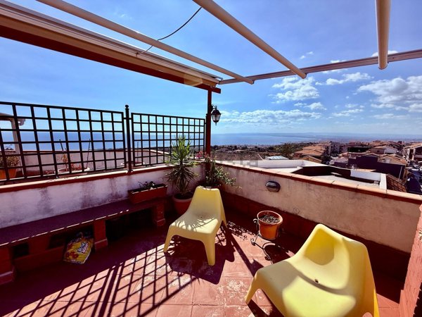 appartamento in vendita ad Aci Castello in zona Ficarazzi