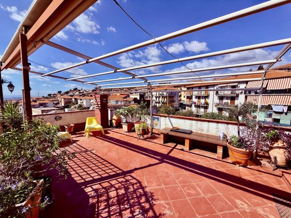 appartamento in vendita ad Aci Castello in zona Ficarazzi