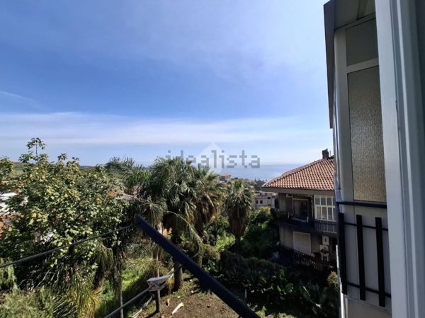 appartamento in vendita ad Aci Castello