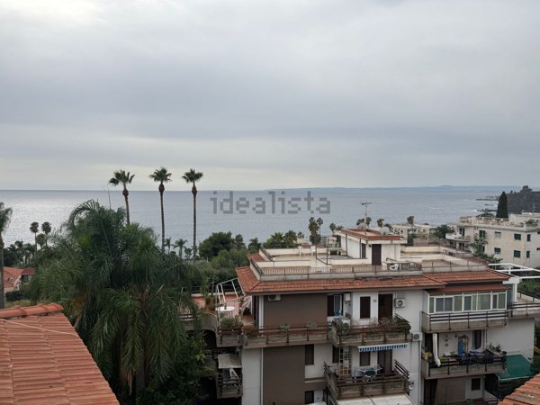 appartamento in vendita ad Aci Castello