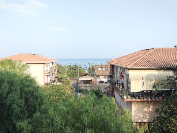 appartamento in vendita ad Aci Castello