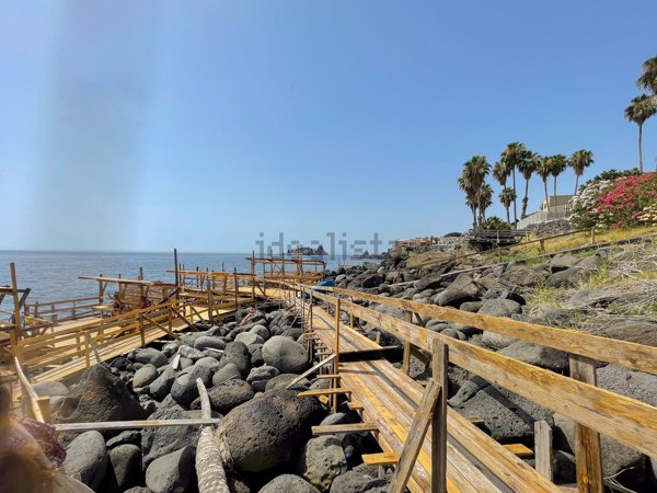 appartamento in vendita ad Aci Castello in zona Aci Trezza