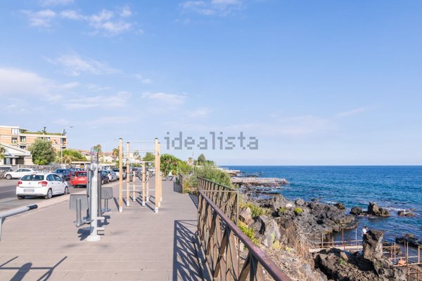 appartamento in vendita ad Aci Castello