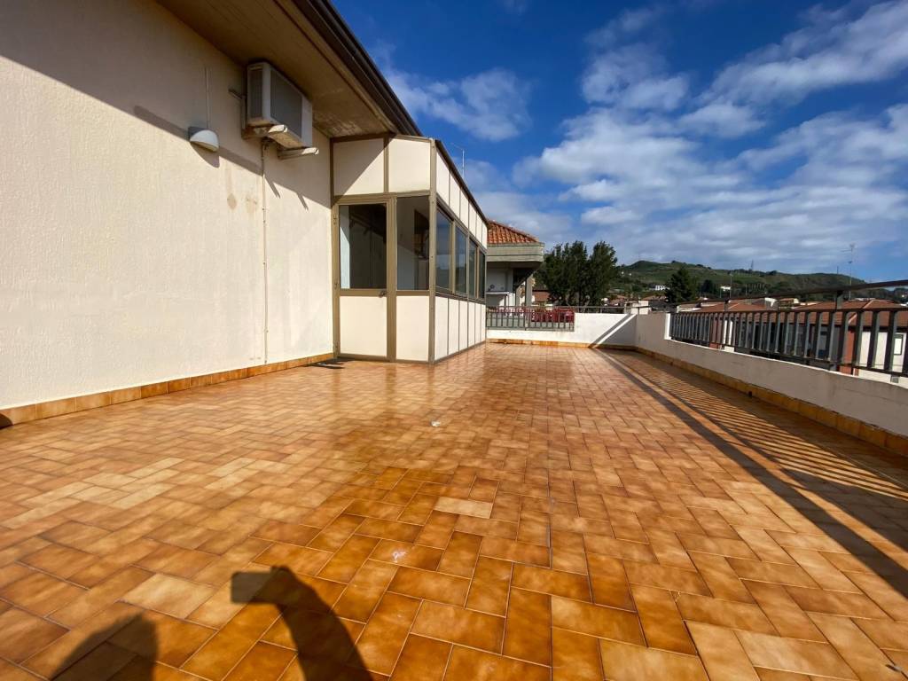 appartamento in vendita ad Aci Castello