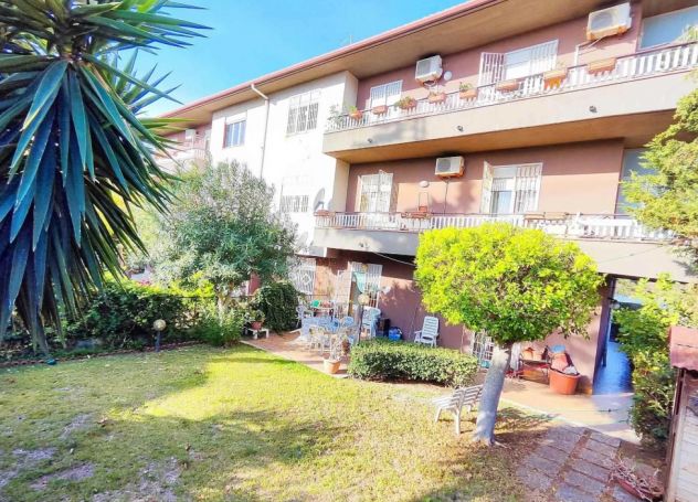 appartamento in vendita ad Aci Castello