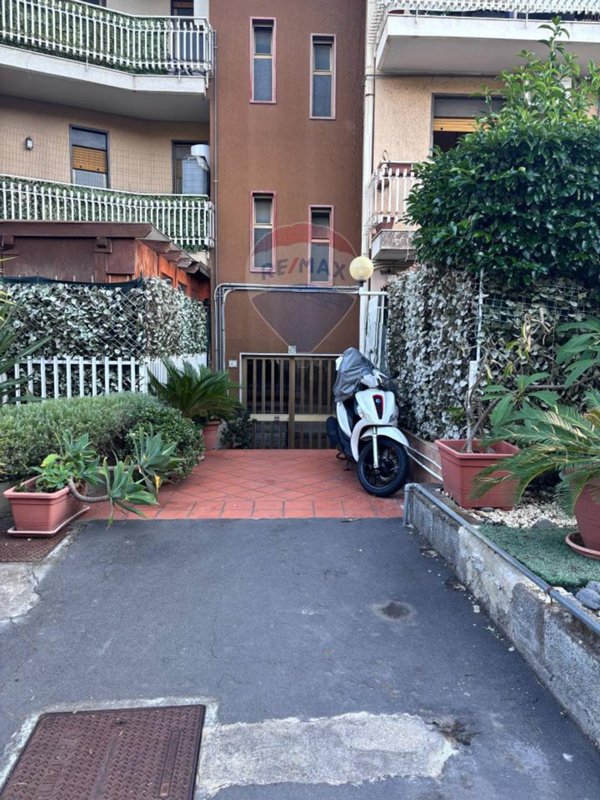 appartamento in vendita ad Aci Castello