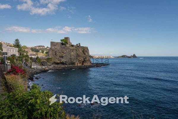appartamento in vendita ad Aci Castello