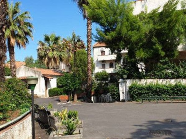 appartamento in vendita ad Aci Castello in zona Ficarazzi