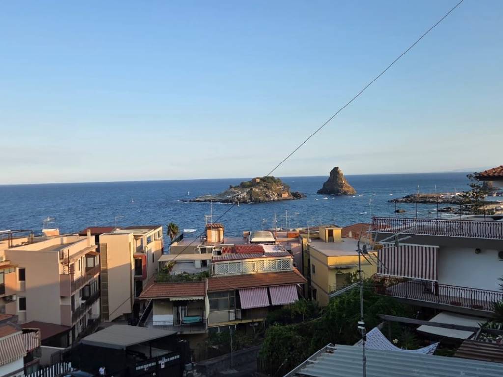 appartamento in vendita ad Aci Castello