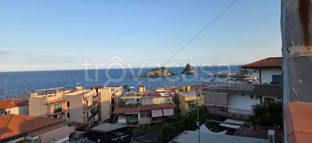 appartamento in vendita ad Aci Castello