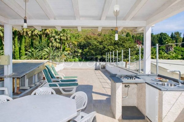 appartamento in vendita ad Aci Castello