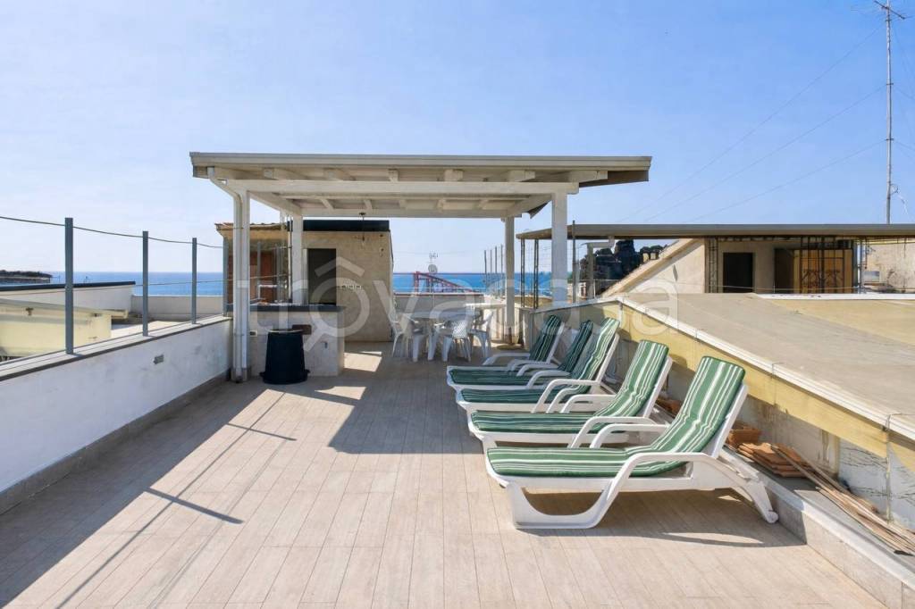 appartamento in vendita ad Aci Castello