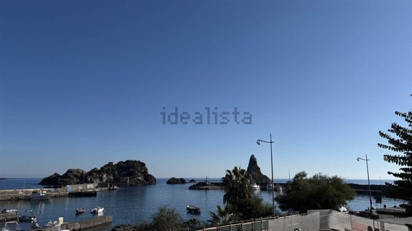 pentavano in vendita ad Aci Castello