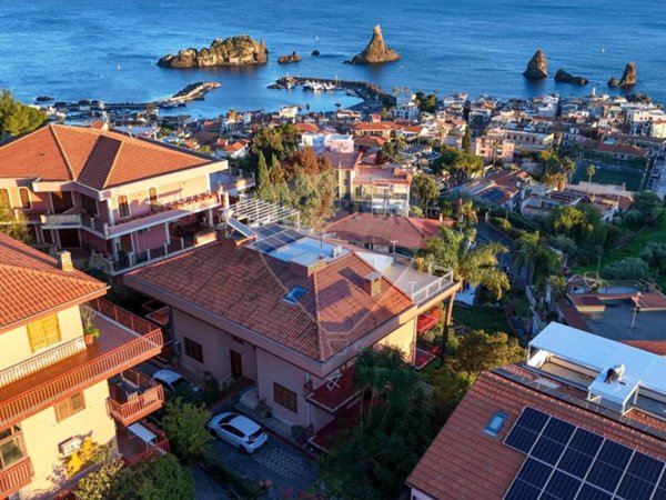 casa indipendente in vendita ad Aci Castello