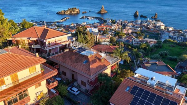 casa indipendente in vendita ad Aci Castello