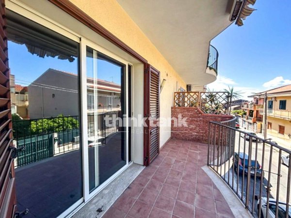 appartamento in vendita ad Aci Castello