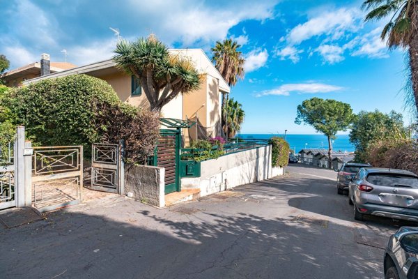 villa in vendita ad Aci Castello