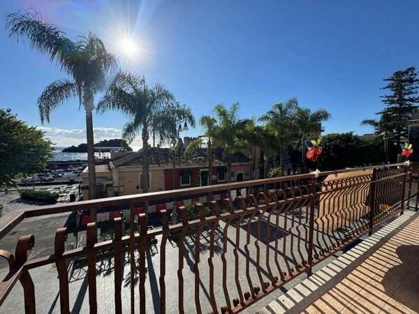 pentavano in vendita ad Aci Castello