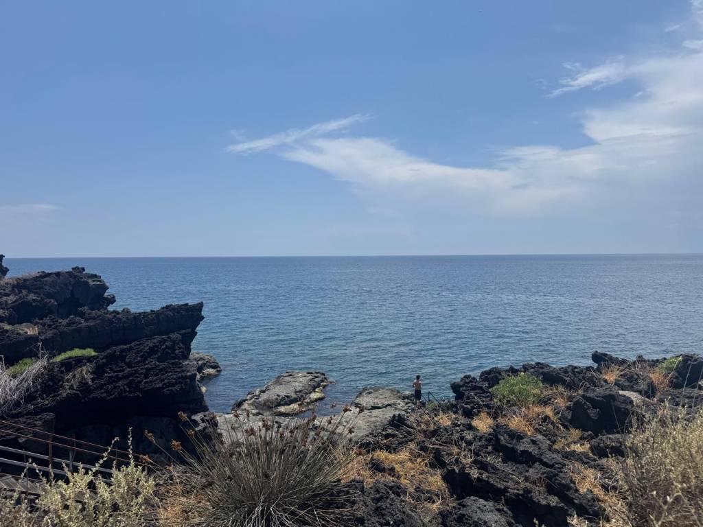 appartamento in vendita ad Aci Castello