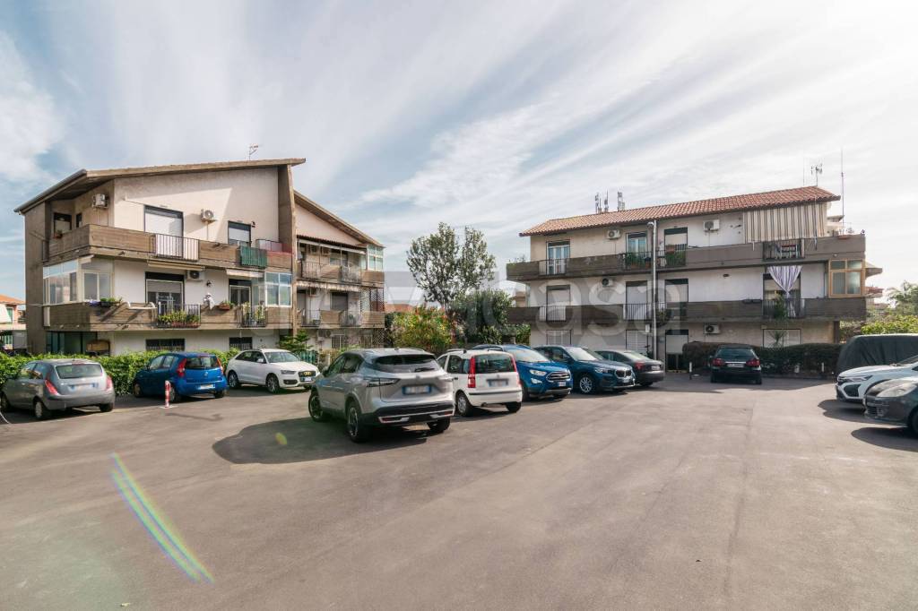 appartamento in vendita ad Aci Castello