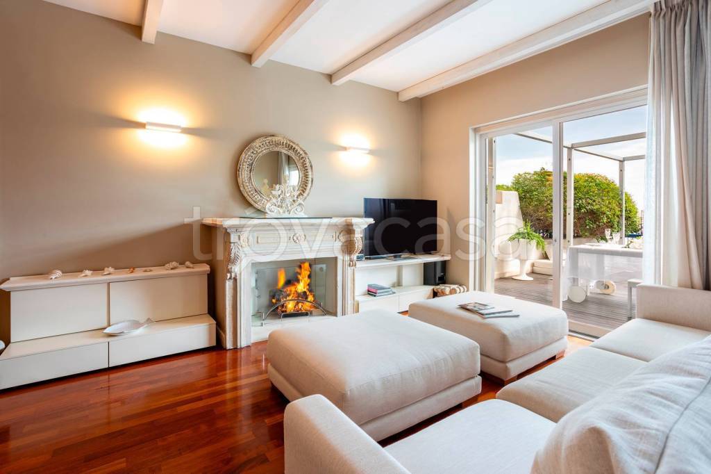 appartamento in vendita ad Aci Castello