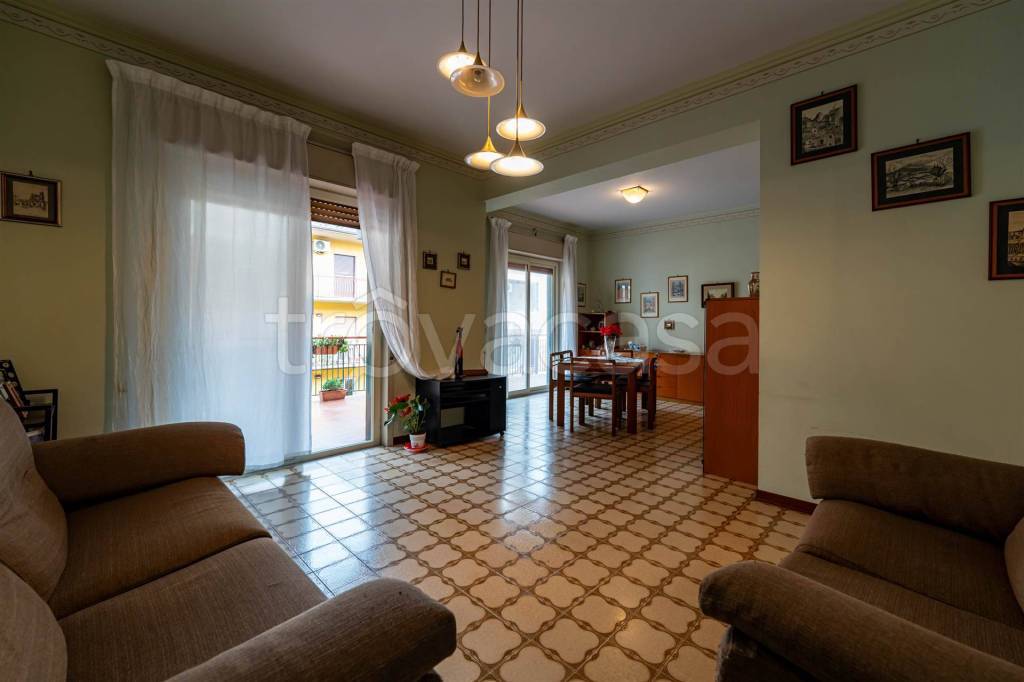 appartamento in vendita ad Aci Castello