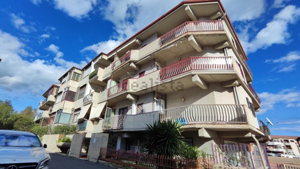 appartamento in vendita ad Aci Castello in zona Cannizzaro