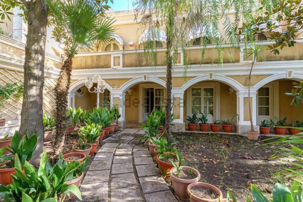 casa indipendente in vendita ad Aci Castello in zona Ficarazzi