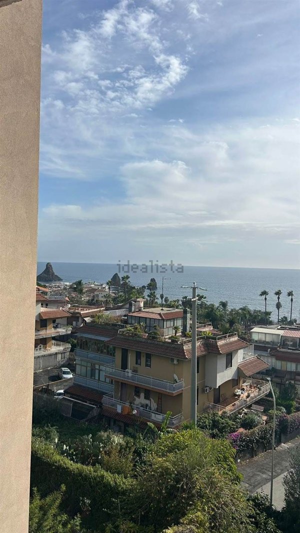 appartamento in vendita ad Aci Castello