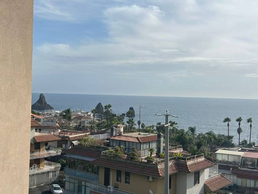 appartamento in vendita ad Aci Castello