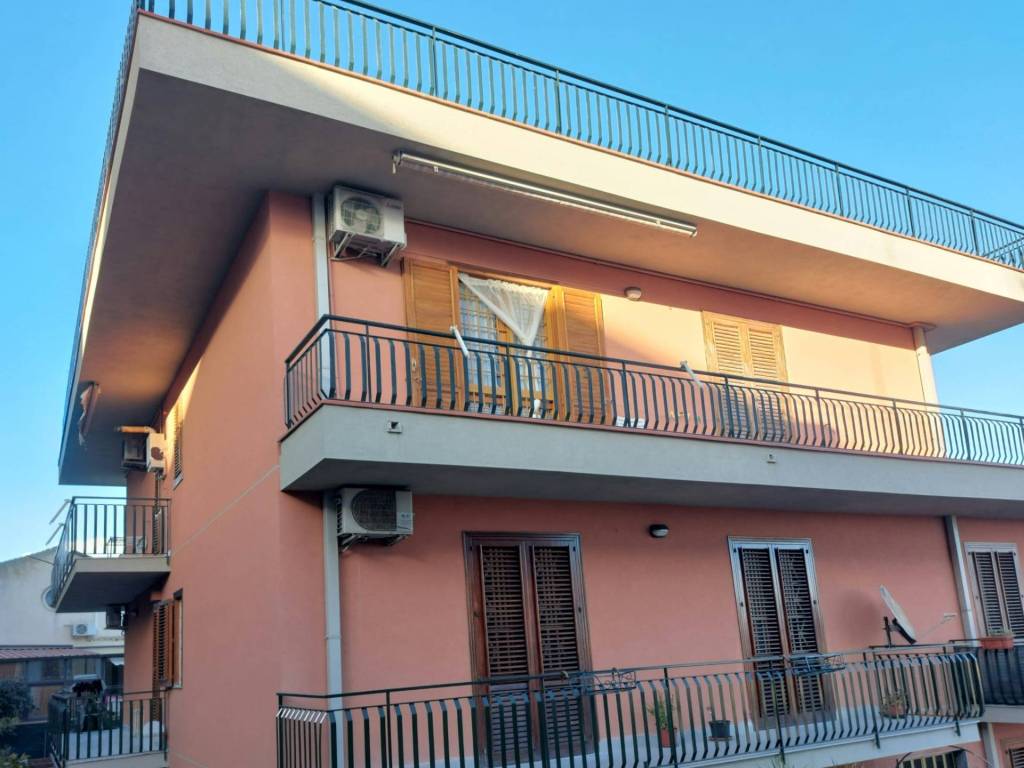 appartamento in vendita ad Aci Castello in zona Aci Trezza