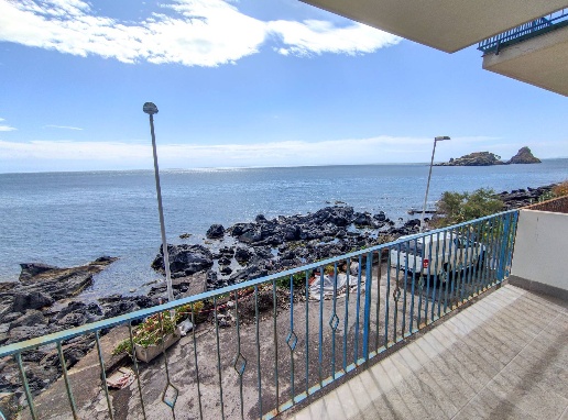 appartamento in vendita ad Aci Castello in zona Aci Trezza