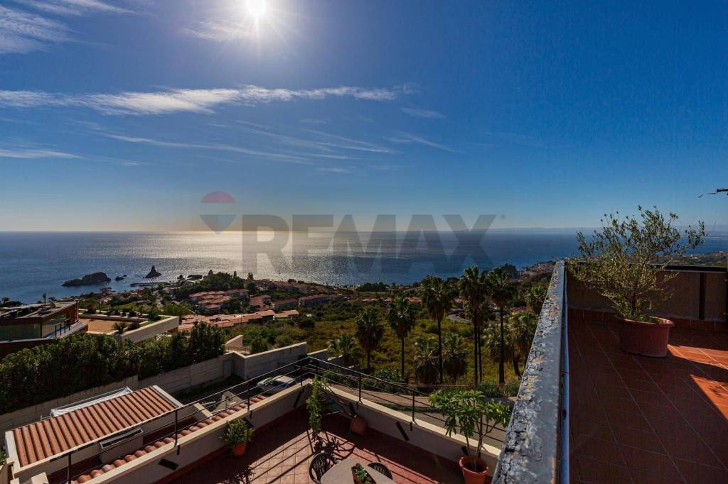 appartamento in vendita ad Aci Castello in zona Aci Trezza