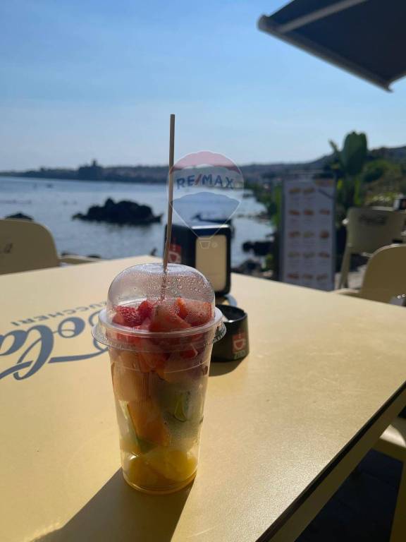 appartamento in vendita ad Aci Castello