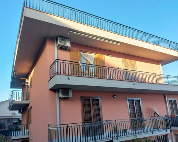 appartamento in vendita ad Aci Castello in zona Aci Trezza