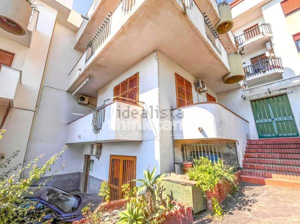 appartamento in vendita ad Aci Castello