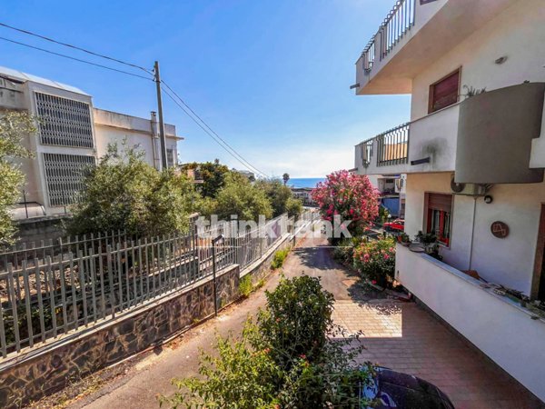 appartamento in vendita ad Aci Castello in zona Aci Trezza