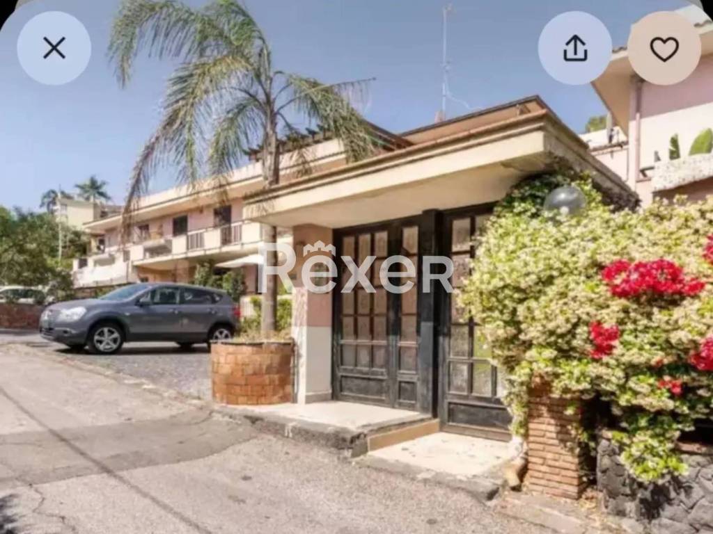 appartamento in vendita ad Aci Castello