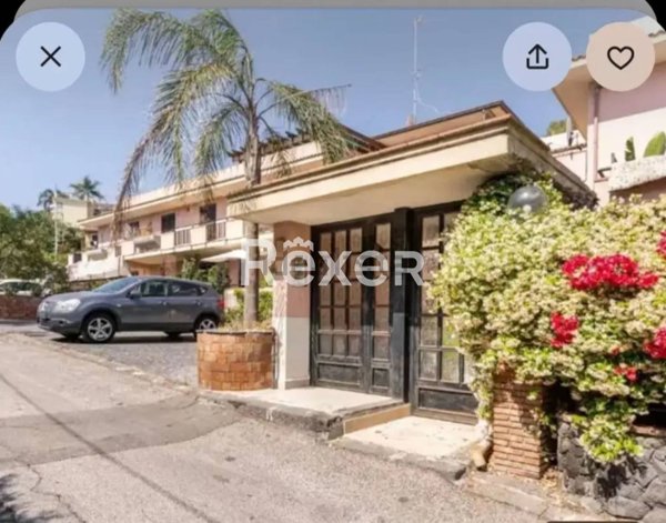 appartamento in vendita ad Aci Castello