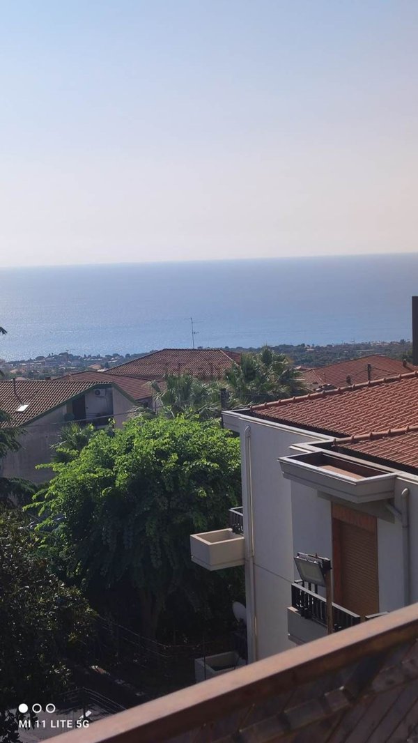 appartamento in vendita ad Aci Castello in zona Ficarazzi