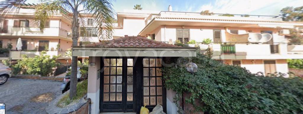 appartamento in vendita ad Aci Castello