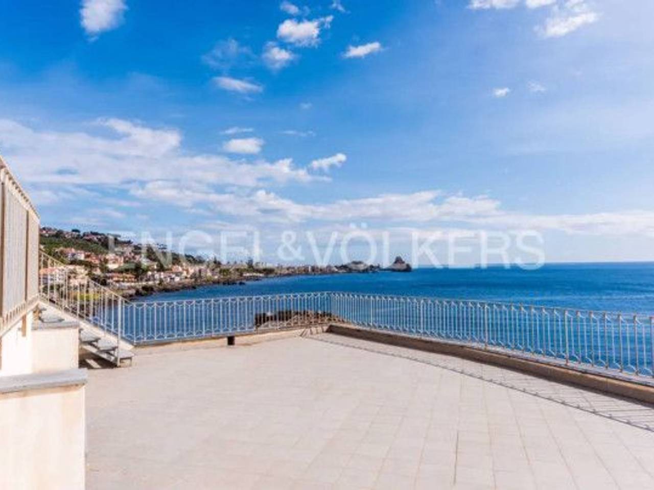 casa indipendente in vendita ad Aci Castello in zona Aci Trezza