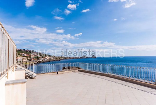 casa indipendente in vendita ad Aci Castello