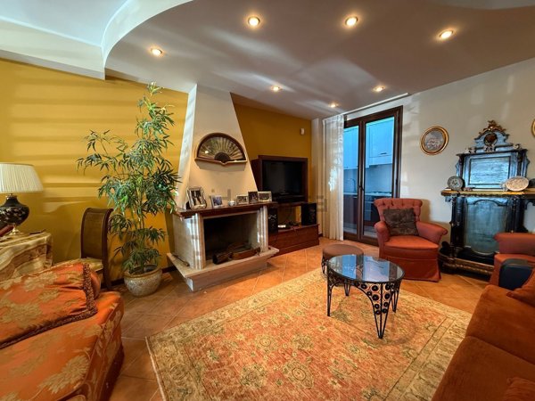 casa indipendente in vendita ad Aci Castello